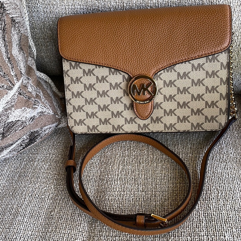 🔥🔥 NEVER USED Michael Kors Vanna shoulder